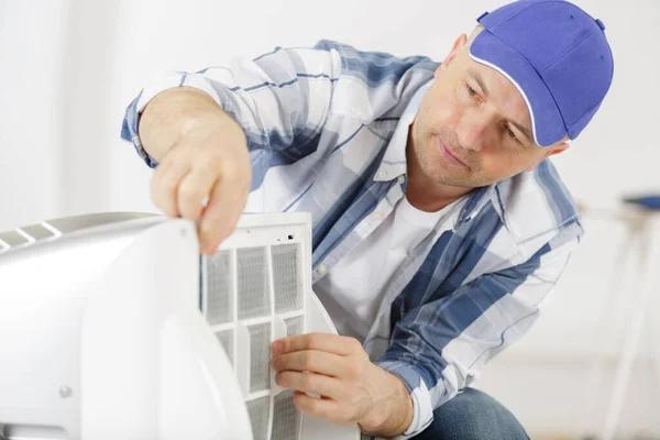 Hiring a Roofing Contractor in Longwood for Your Home