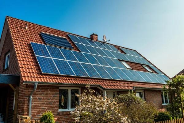 Choosing the Right Solar Panels for Your Edmonton Property