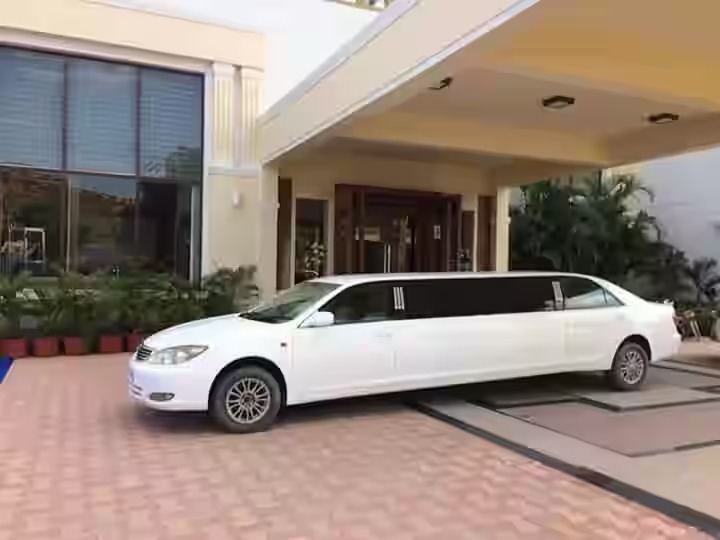 Affordable Limo Service for Corporate Travel